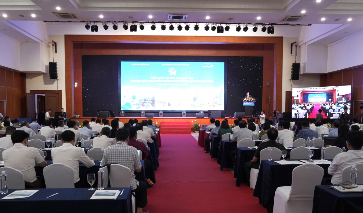 El foro "El papel de la prensa en la promoción del sector turístico en Vietnam en 2026". Foto: VOV