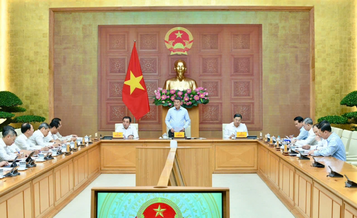 Prime Minister Le Minh Hung chairs a meeting on rental housing. Photo: Lai Hoa/VOV