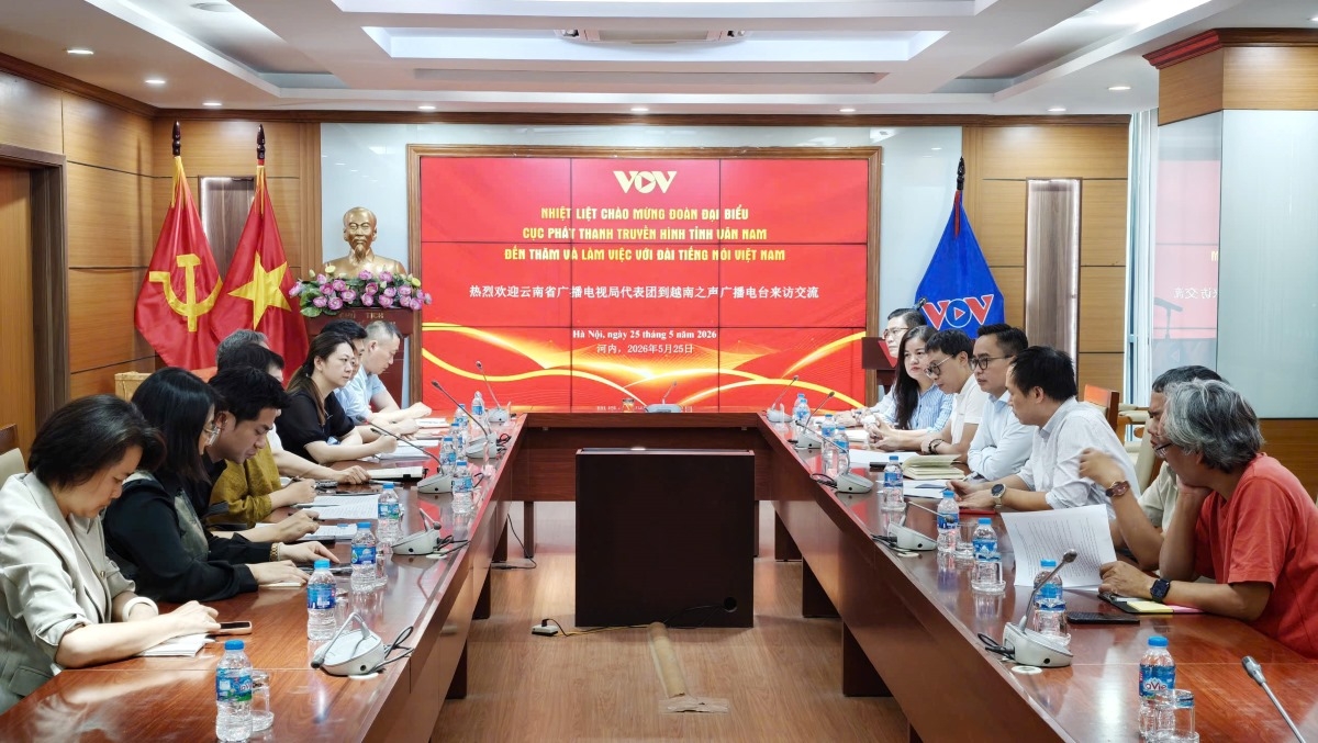 La reunión de trabajo sobre las perspectivas de cooperación bilateral en el próximo período entre la Oficina de Radio y Televisión de la provincia china de Yunnan y  la Voz de Vietnam. Foto: Dinh Trung/VOV