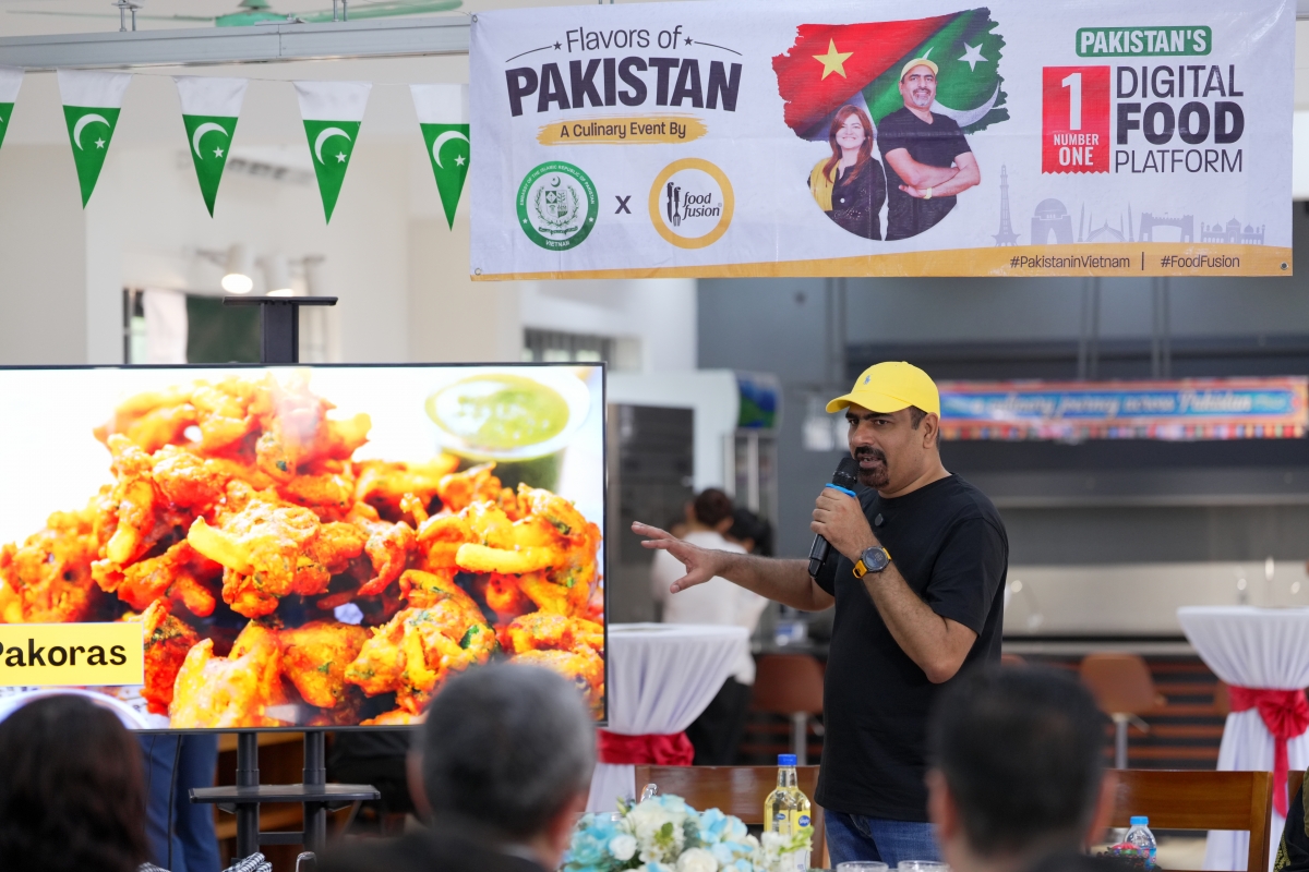 Asad Memon, Founder &amp; CEO of Food Fusion, introduces Pakistan food at the “Flavors of Pakistan” event, April 2026. (Photo: Embassy of Pakistan)