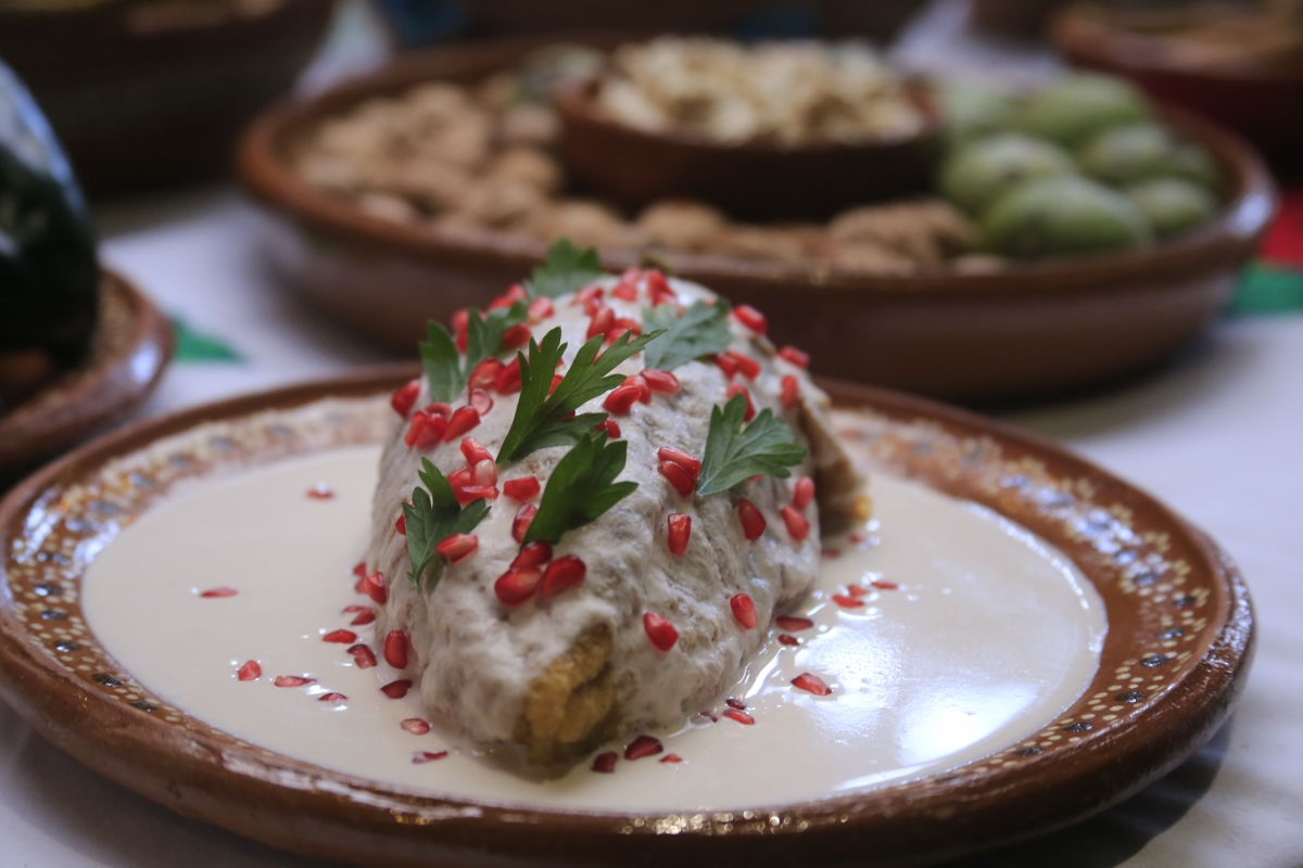 El chile en nogada, uno de los platillos típicos de la gastronomía mexicana y del estado de Puebla. Fuente: IMER