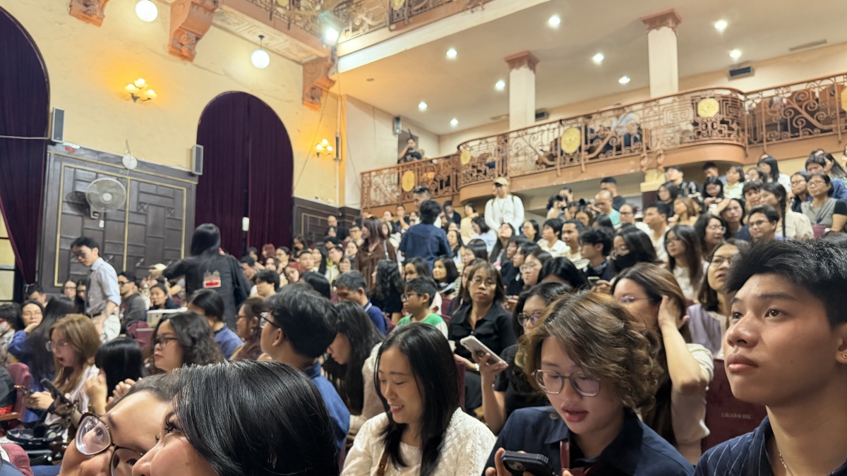 L’auditorium Nguy Nhu Kon Tum, comble lors de la matinée de samedi. Photo: Quynh Anh