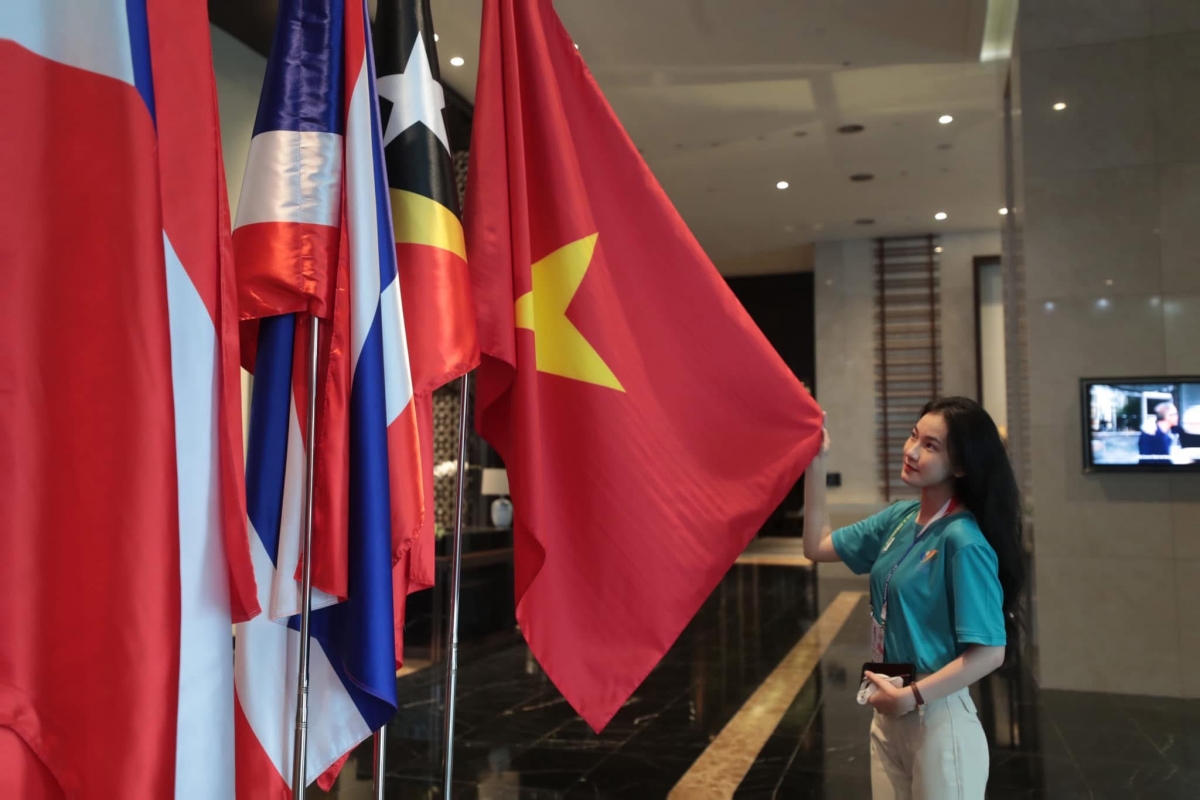 La cờ Việt Nam luôn hiện diện trong những buổi lễ ở nước ngoài. Ảnh: NVCC