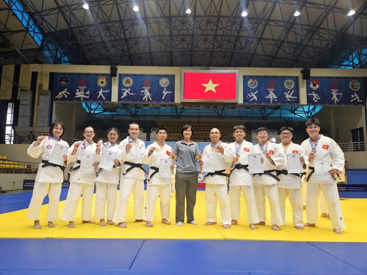 Vietnams Judo-Team gewinnt sieben Goldmedaillen bei Judo-Südostasienmeisterschaft 2026. (Foto: thethaovanhoa.vn)