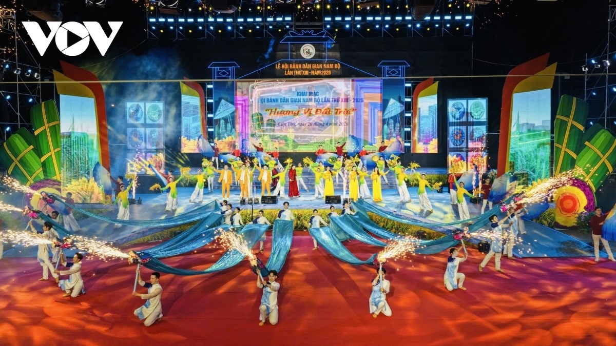 Chương trình nghệ thuật được dàn dựng công phu, gồm 2 phần “Linh thiêng nguồn cội” và “Hương vị phương Nam”. Ảnh: Hồng Phương/VOV-ĐBSCL