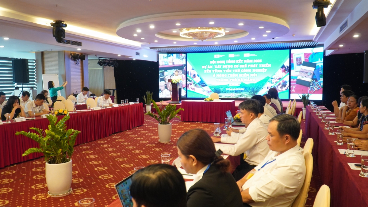 A conference reviewing a project of building a sustainable development mechanism for handicrafts in rural and mountainous areas (Photo: danang.gov.vn)
