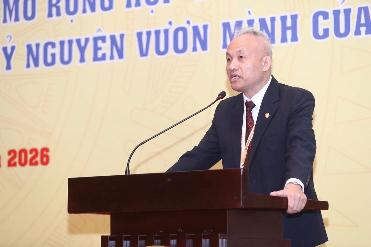 GS, Viện sĩ Nguyễn Quốc Sỹ, Phó Chủ tịch Thường trực Hiệp hội các trường đại học, cao đẳng Việt Nam. 