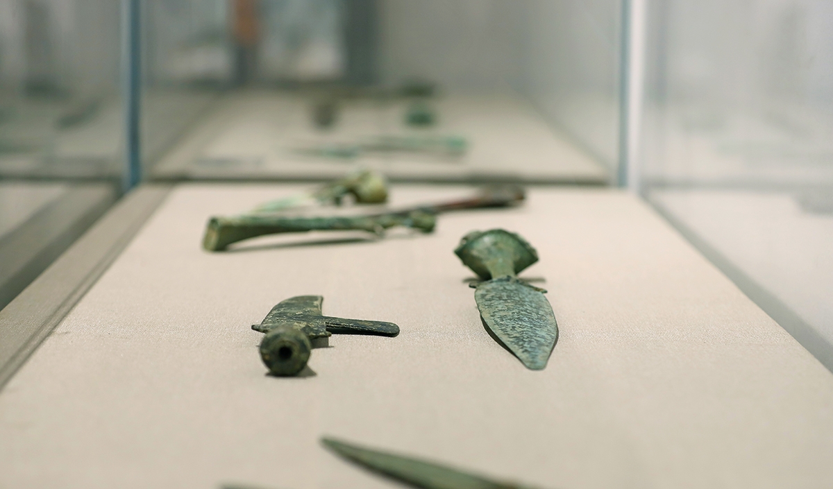Ces objets du quotidien, devenus œuvres patrimoniales, offrent un aperçu rare de la vie et des pratiques culturelles des anciens habitants du Vietnam.<br>
 