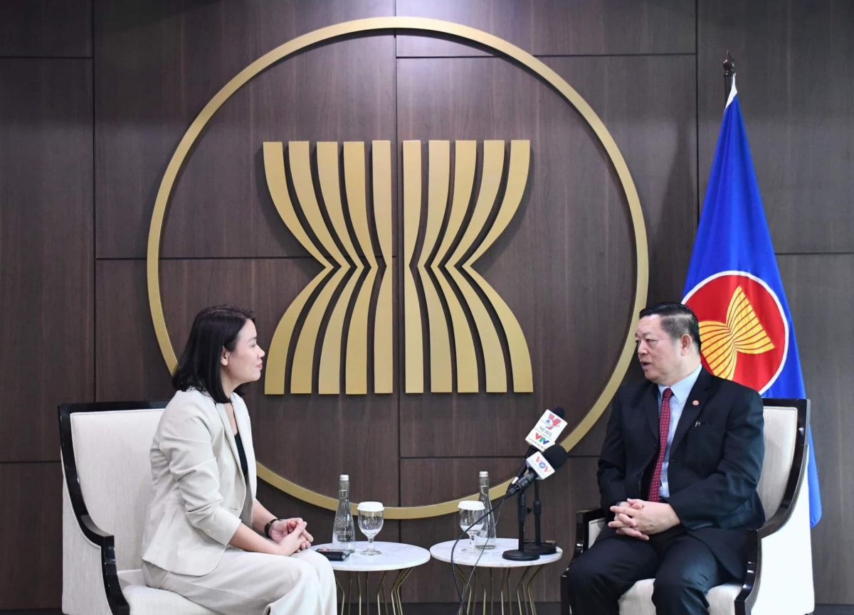 ASEAN事務総長のカオ・キムホン氏はベトナムの記者のインタビューに答えた（写真： VOV-Jarkata）