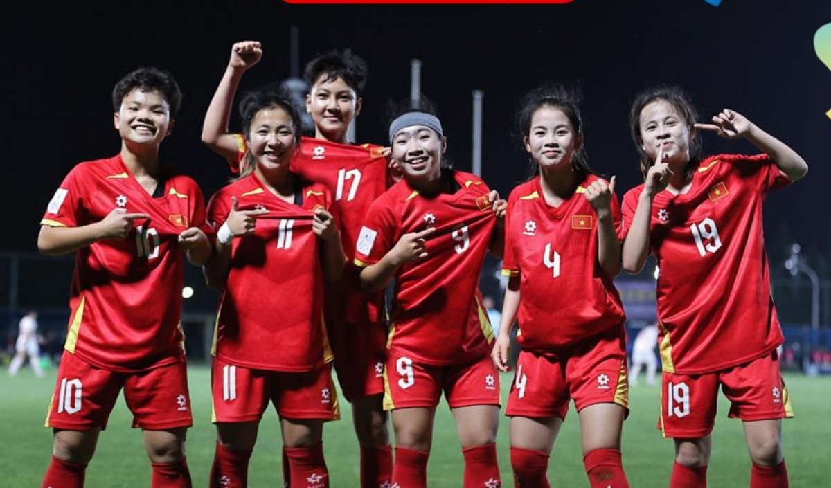 Die vietnamesische U17-Nationalmannschaft der Frauen freut sich über den Sieg gegen die Auswahl aus Myanmar. (Foto: VFF)