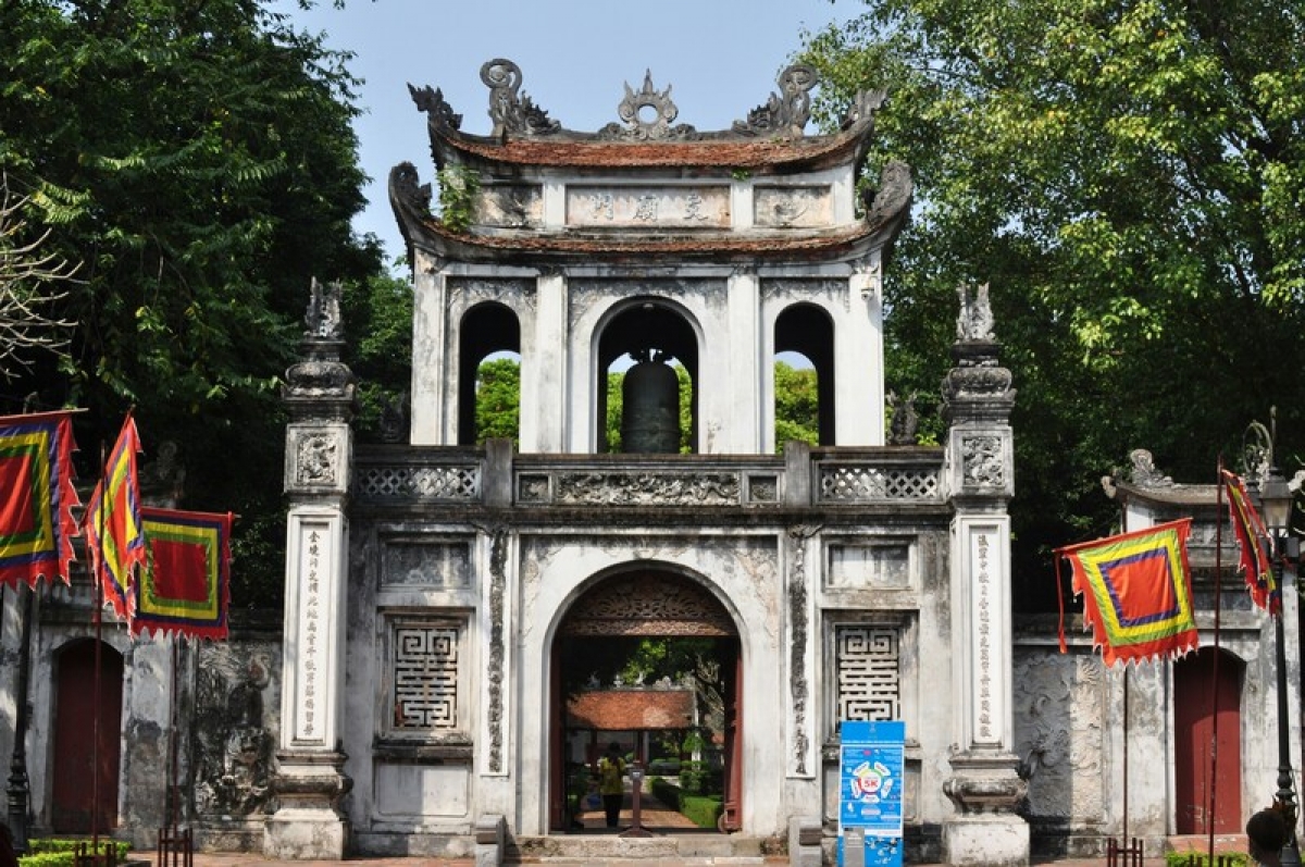 Pintu Gerbang Van Mieu