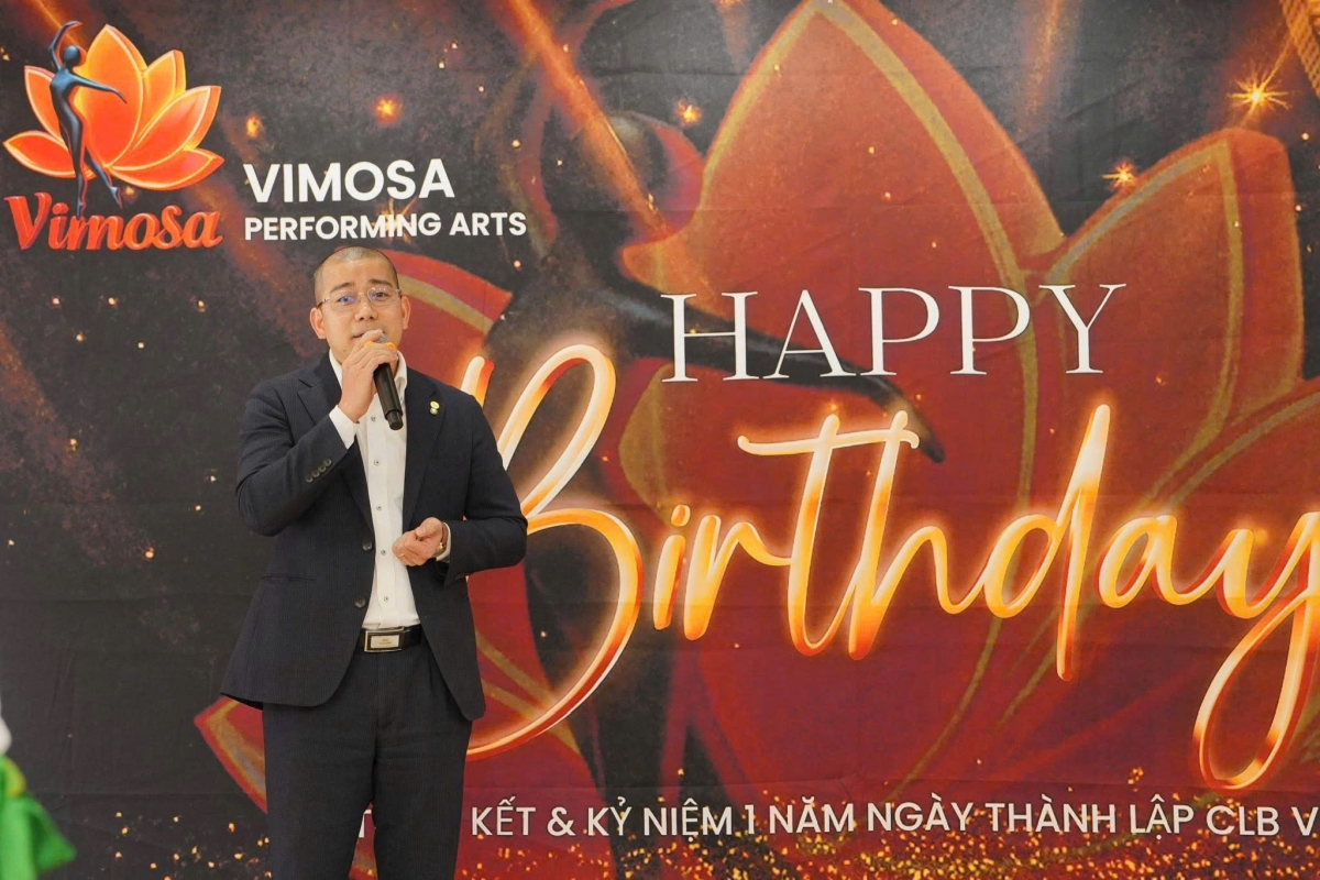 Ông Phạm Đình Thương - Phó chủ tịch Liên hội người Việt Nam tại Nhật Bản<br>
Chủ tịch hội người Việt Nam tại tỉnh Saitama tham dự lễ kỷ niệm thành lập VIMOSA