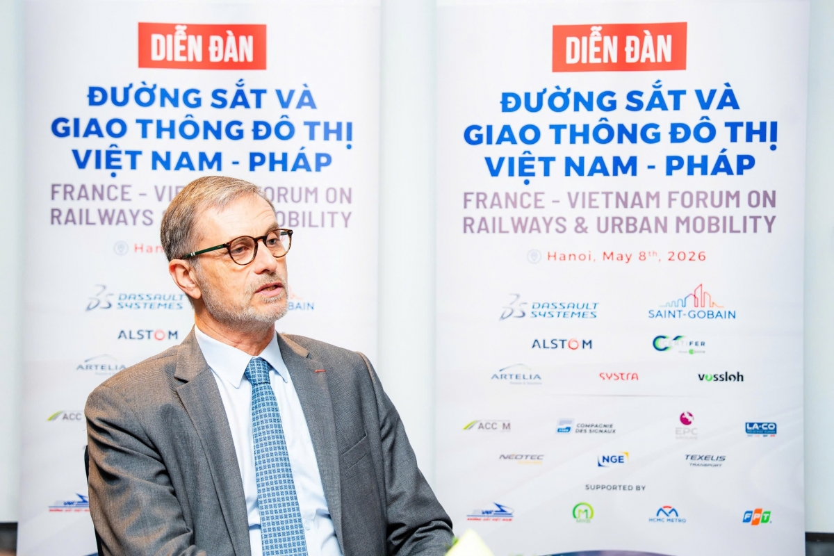 Olivier Brochet l’ambassadeur de France au Vietnam, en marge du forum franco-vietnamien sur le ferroviaire et les transports urbains, tenu le 8 mai à Hanoï. Photo: Quôc Dat