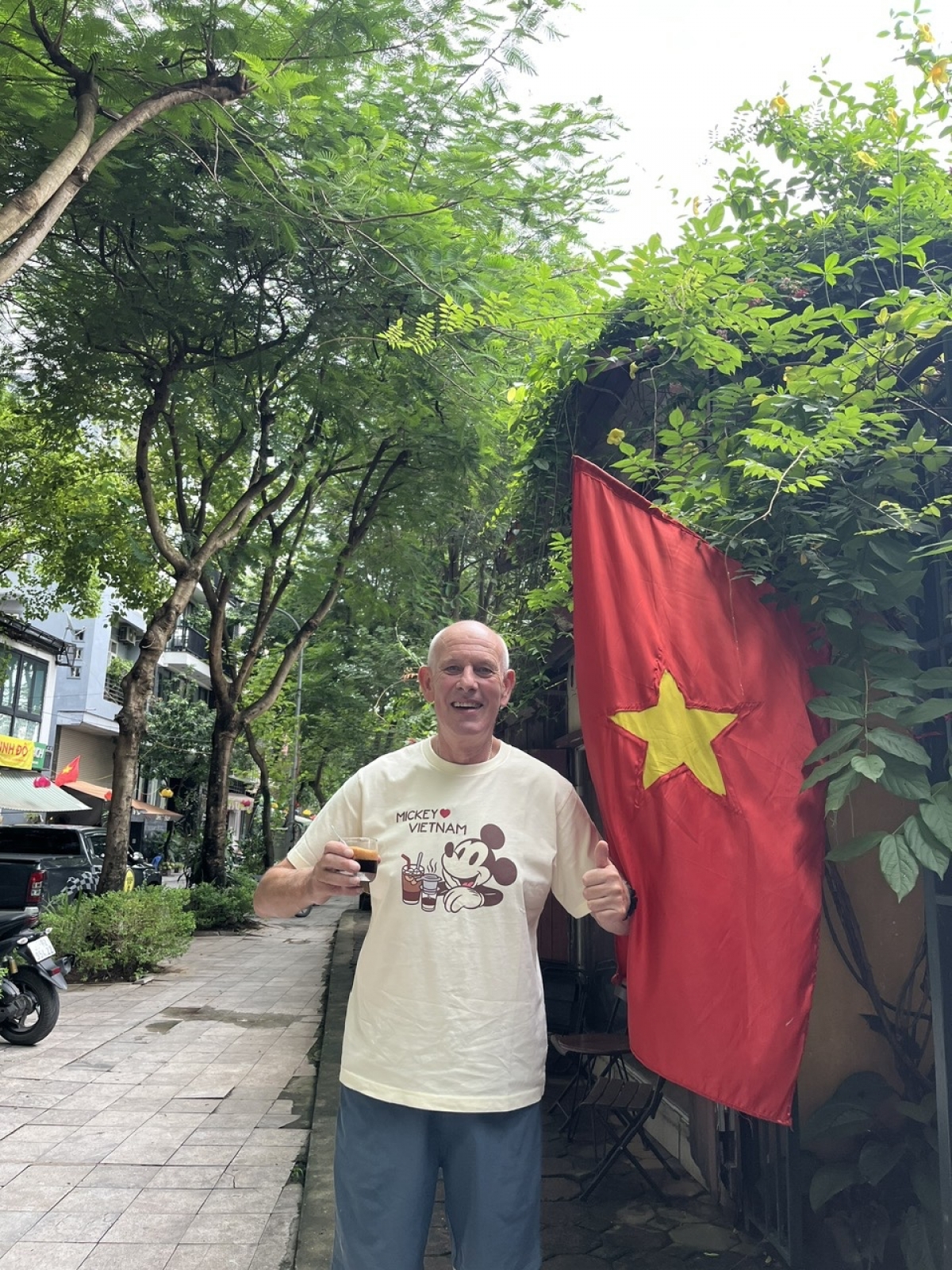 Michael enjoys his coffee in Hanoi. ( Photo: Michael Clarkson) 