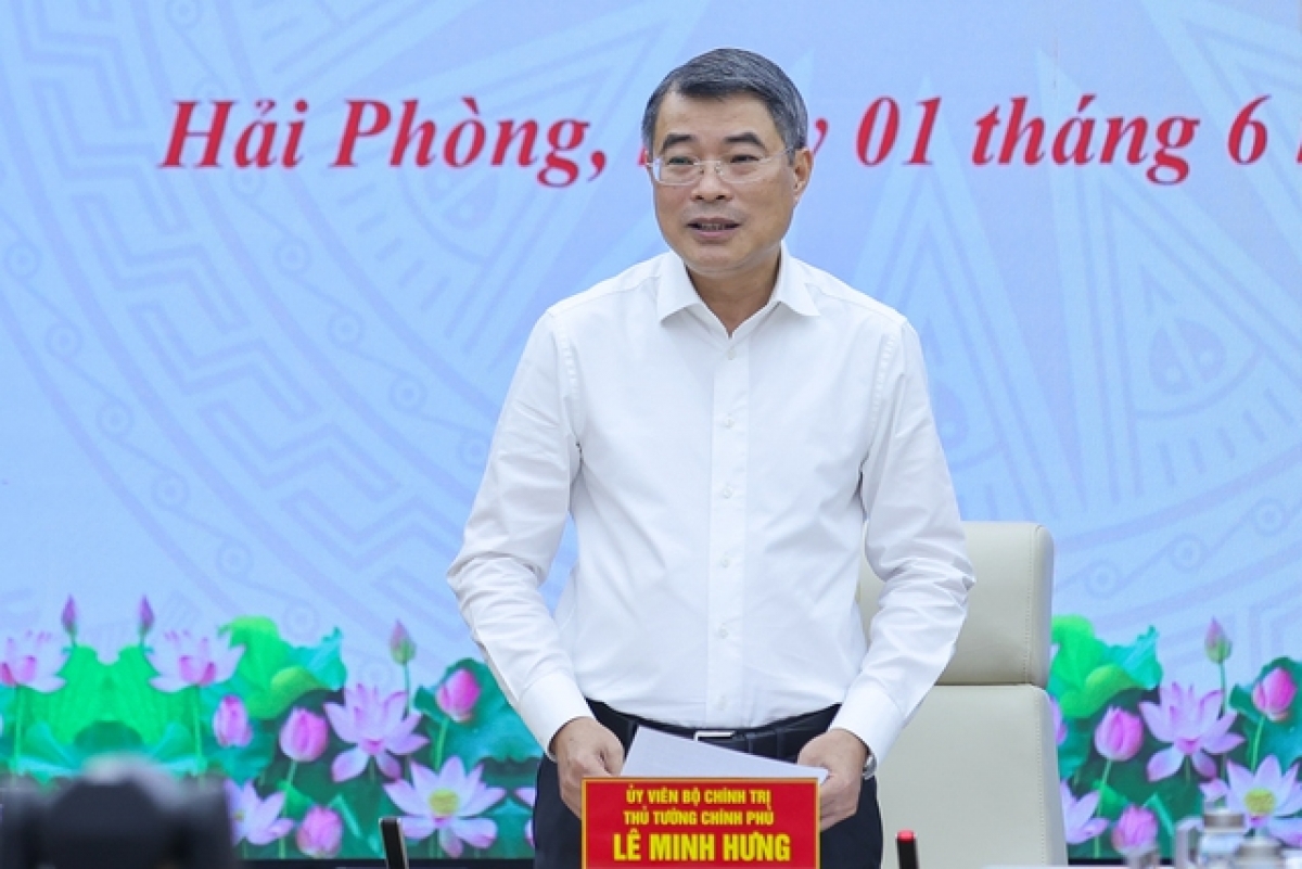 El primer ministro Le Minh Hung, interviene en la reunión. Foto: VGP