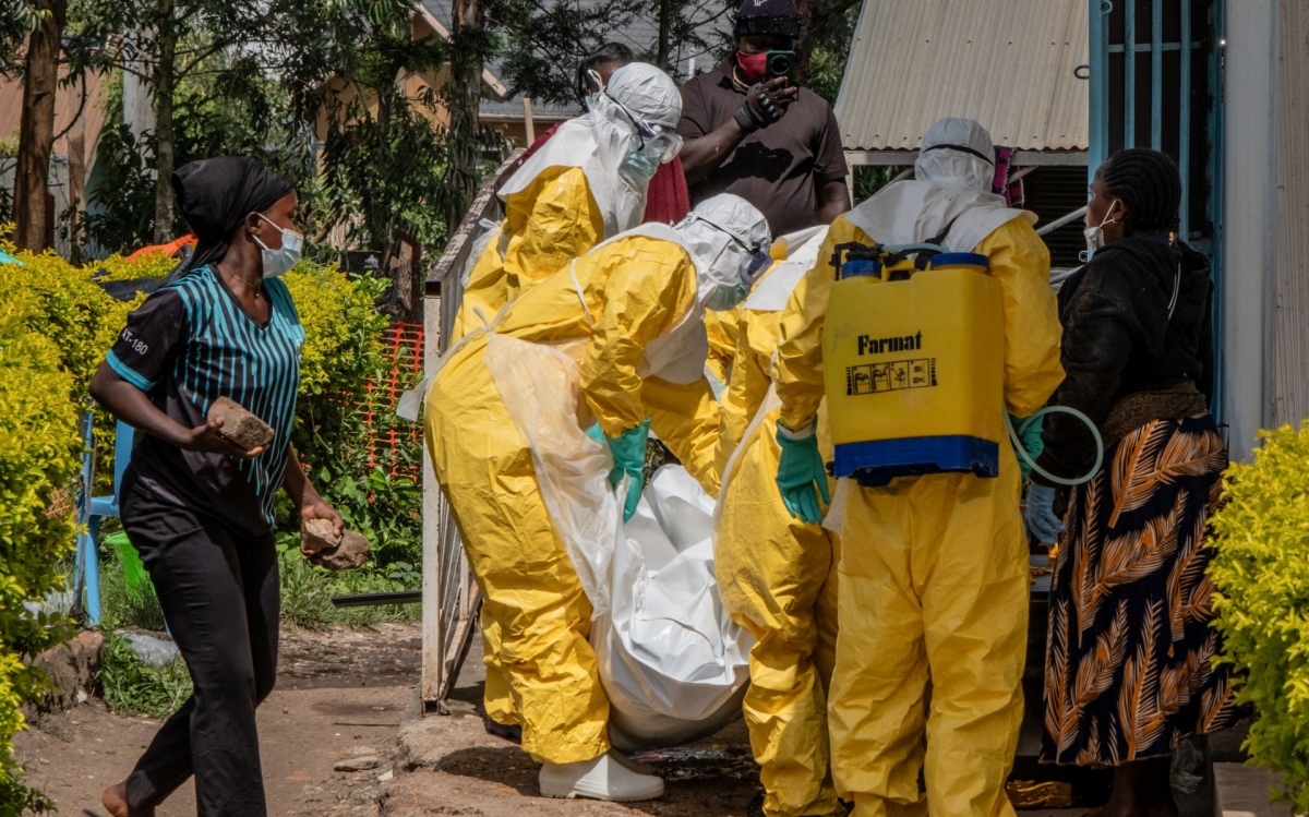 Red Cross workers place the body of a doctor who died from the Ebola virus into a coffin in the town of Bunia, Ituri province, Democratic Republic of Congo. Photo: REUTERS/Stringer