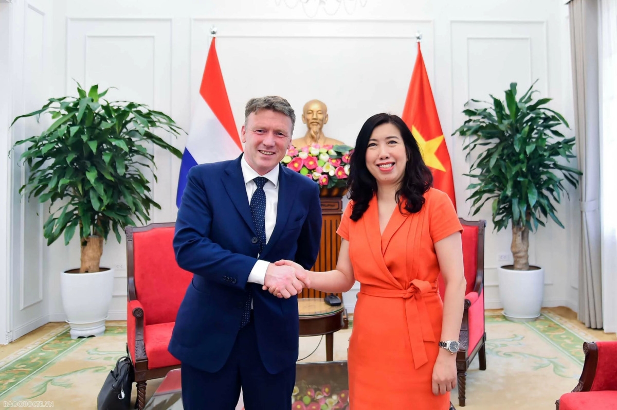 Thứ trưởng Ngoại giao Lê Thị Thu Hằng và Thứ trưởng Ngoại giao Vương quốc Hà Lan Marcel de Vink đồng chủ trì Tham vấn chính trị cấp Thứ trưởng Ngoại giao Việt Nam-Hà Lan lần thứ hai tại Hà Nội. Ảnh: baoquocte.vn