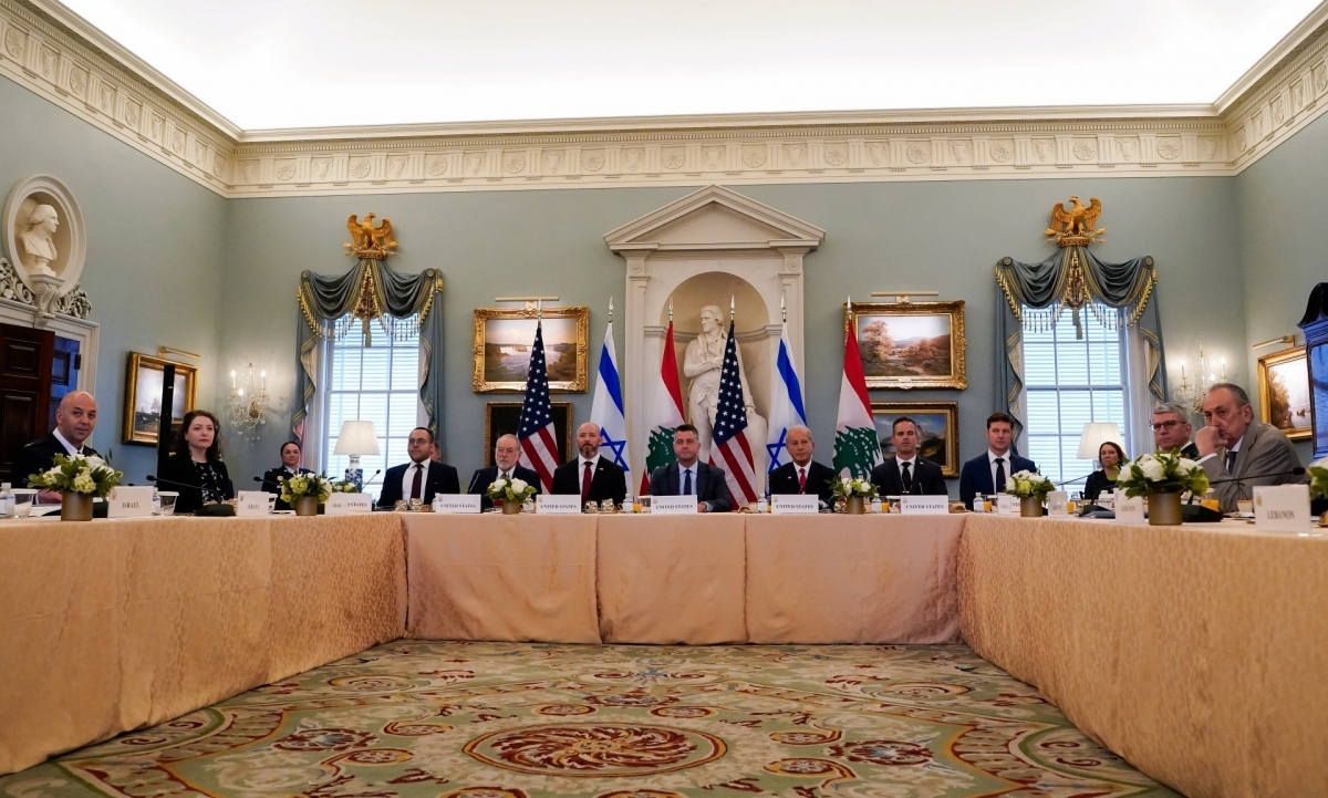 Representantes de Estados Unidos, Líbano e Israel se reúnen en Washington, D.C., el 2 de junio de 2026. Foto: REUTERS/Elizabeth Frantz