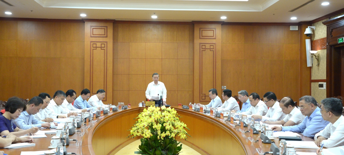 General Secretary and President To Lam speaks at the working session. Photo: VOV
