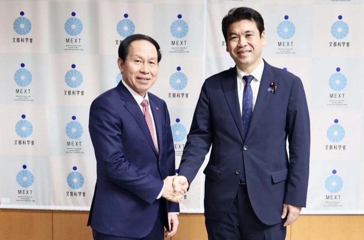 レ・ティエン・チャウ副首相と松本洋平 文部科学大臣(写真:VGP/Thu Sa)
