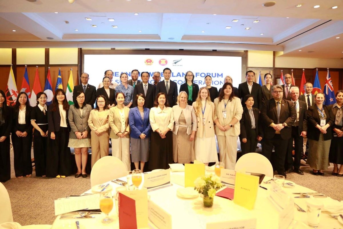 Para delegasi menghadiri Forum ASEAN-Selandia Baru mengenai kerja sama subkawasan (Foto: Kemenlu Vietnam)  