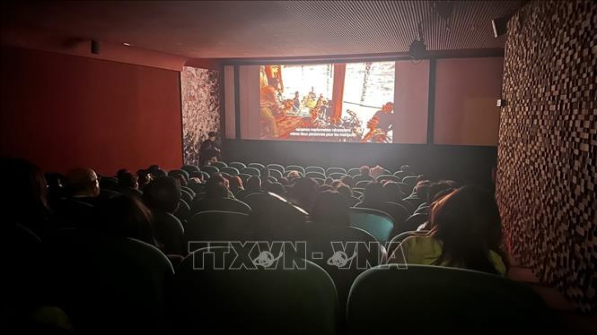 Un film projeté lors de la cérémonie d’ouverture du festival. Photo: TTXVN