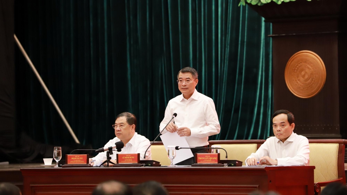 Prime Minister Le Minh Hung speaks at the working session. Photo: VOV