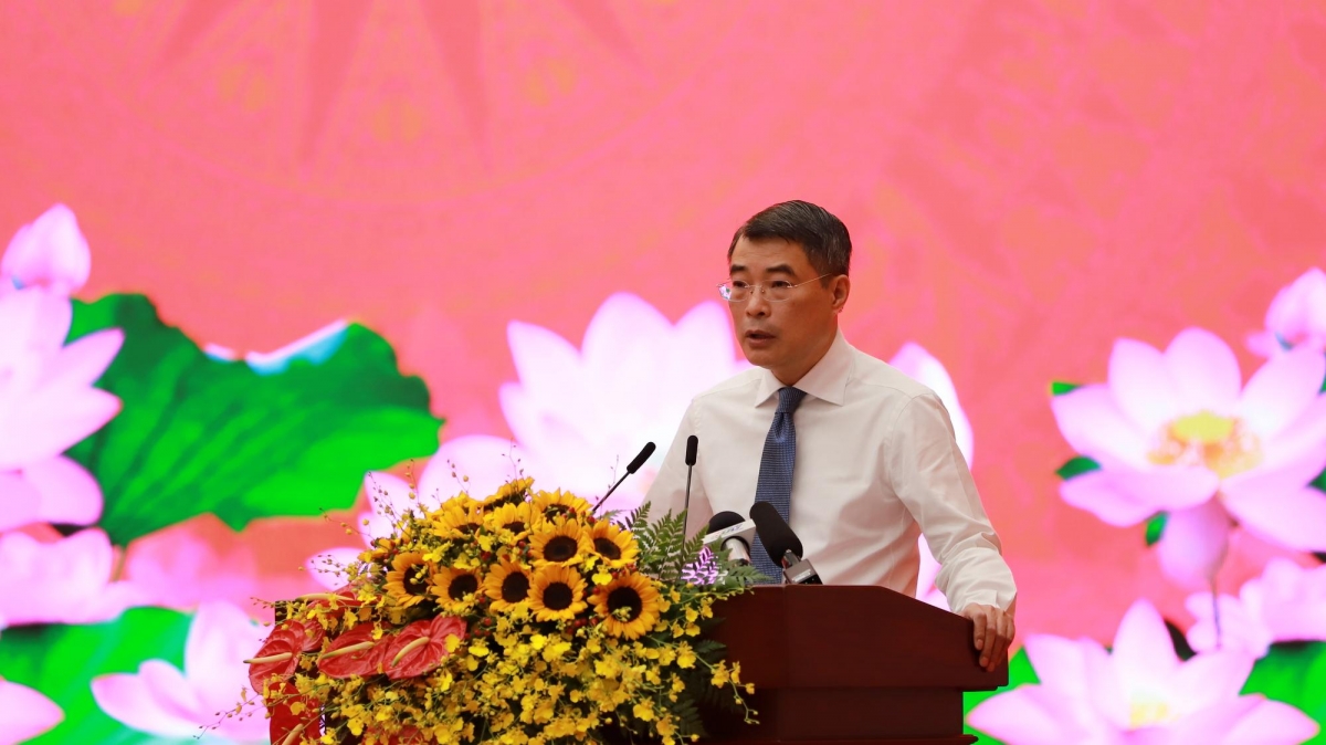 PM Le Minh Hung menyampaikan pidato di depan upcara tersebut (Foto: VOV)