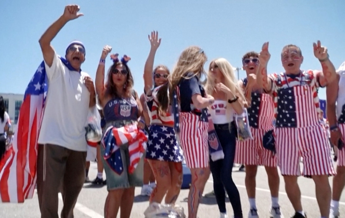 American football fans. Photo: VOV