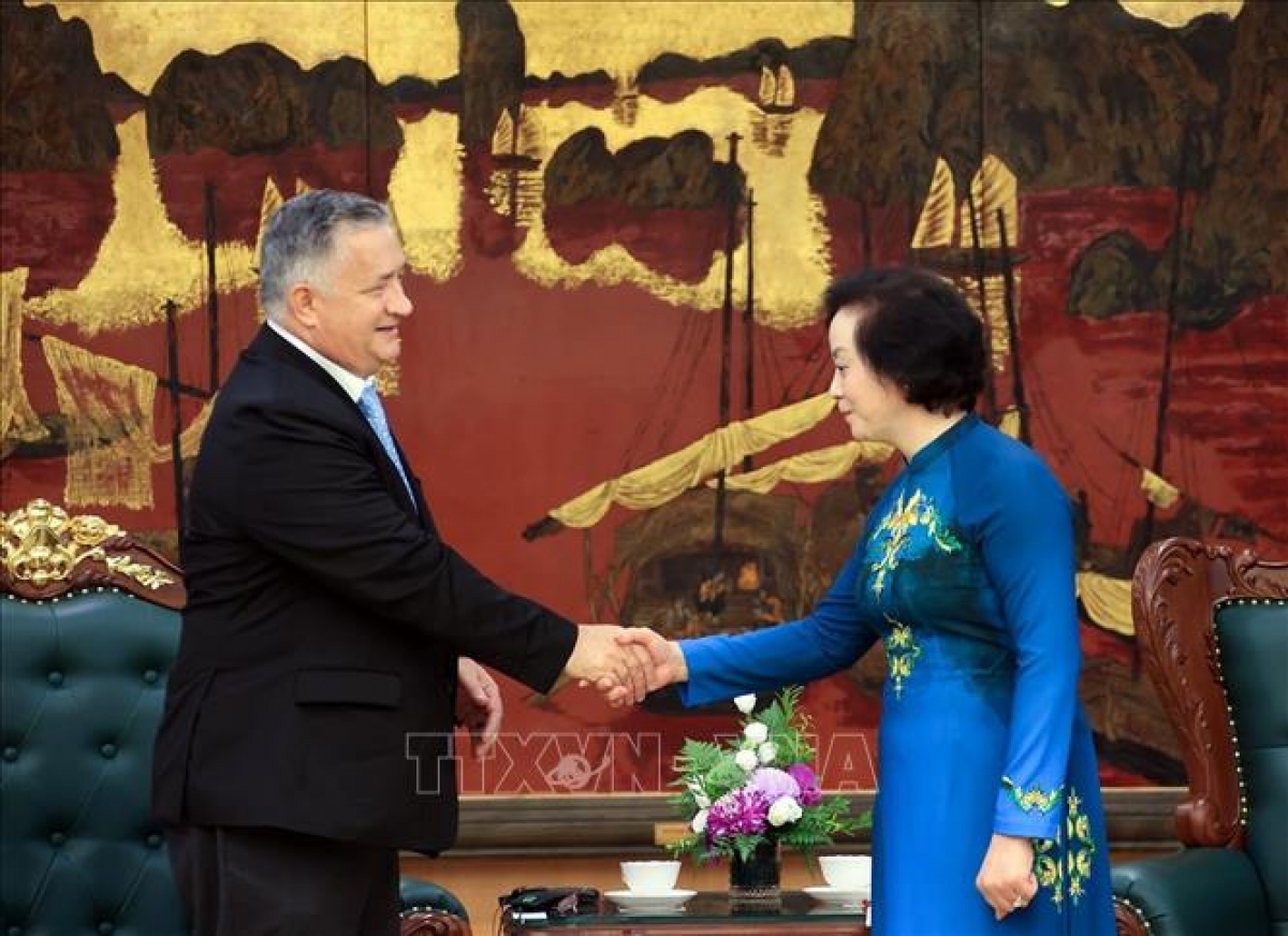 Phó Thủ tướng Phạm Thị Thanh Trà tiếp Tiến sỹ Stephen Maxner, Giám đốc Trung tâm Việt Nam và Văn khố Sam Johnson, đại diện Đại học Công nghệ Texas (Hoa Kỳ). Ảnh: Tuấn Anh/TTXVN