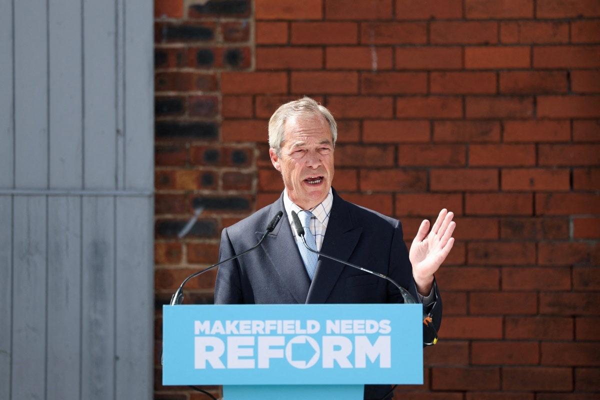Ông Nigel Farage, lãnh đạo Đảng Cải cách Vương quốc Anh, tham dự cuộc họp báo ở Ashton-in-Makerfield, Anh, ngày 10/6/2026. Ảnh: REUTERS/Temilade Adelaja