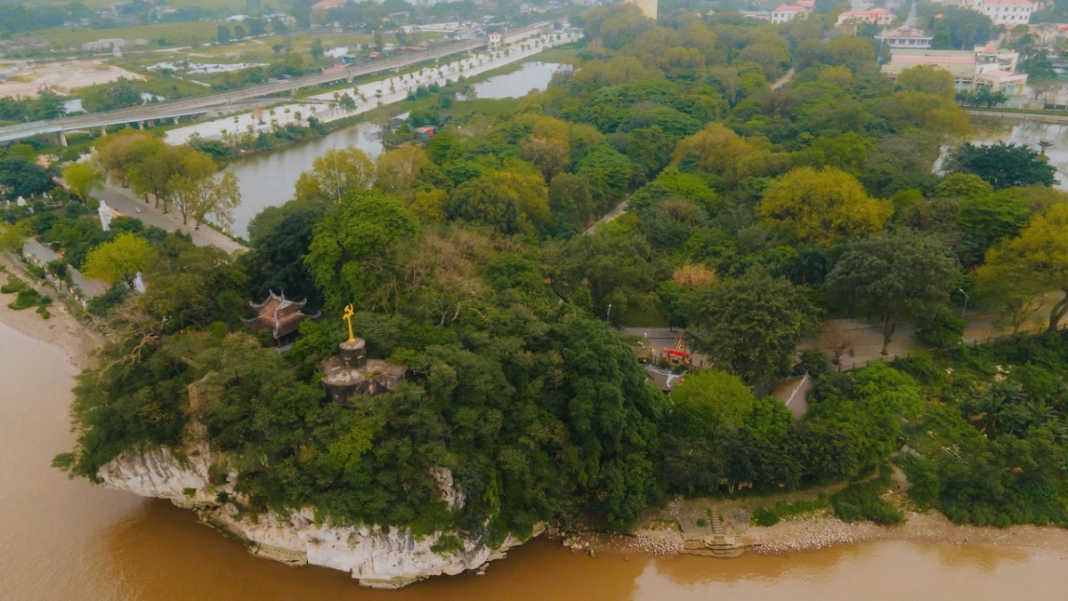 An aerial view of Non Nuoc Mountain (Photo: Nguyen Ngoc Linh/.vn)