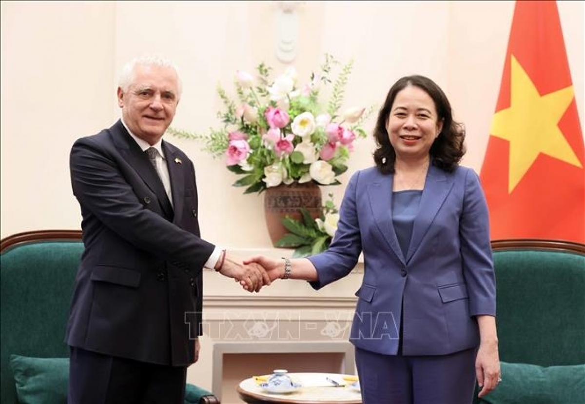 La vicepresidenta de Vietnam, Vo Thi Anh Xuan (derecha), recibe al embajador de Argentina en Vietnam, Marcos Antonio Bednarski. Foto: VNA