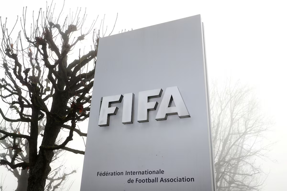 ឡូហ្គោ FIFA នៅទីស្នាក់ការកណ្តាលរបស់អង្គការនេះ នៅទីក្រុង Zurich ប្រទេសស្វីស។ រូបថត៖ REUTERS/Arnd Wiegmann