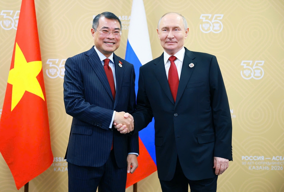 El primer ministro vietnamita, Le Minh Hung (i) y el presidente ruso, Vladímir Putin. Foto: VGP/Nhat Bac