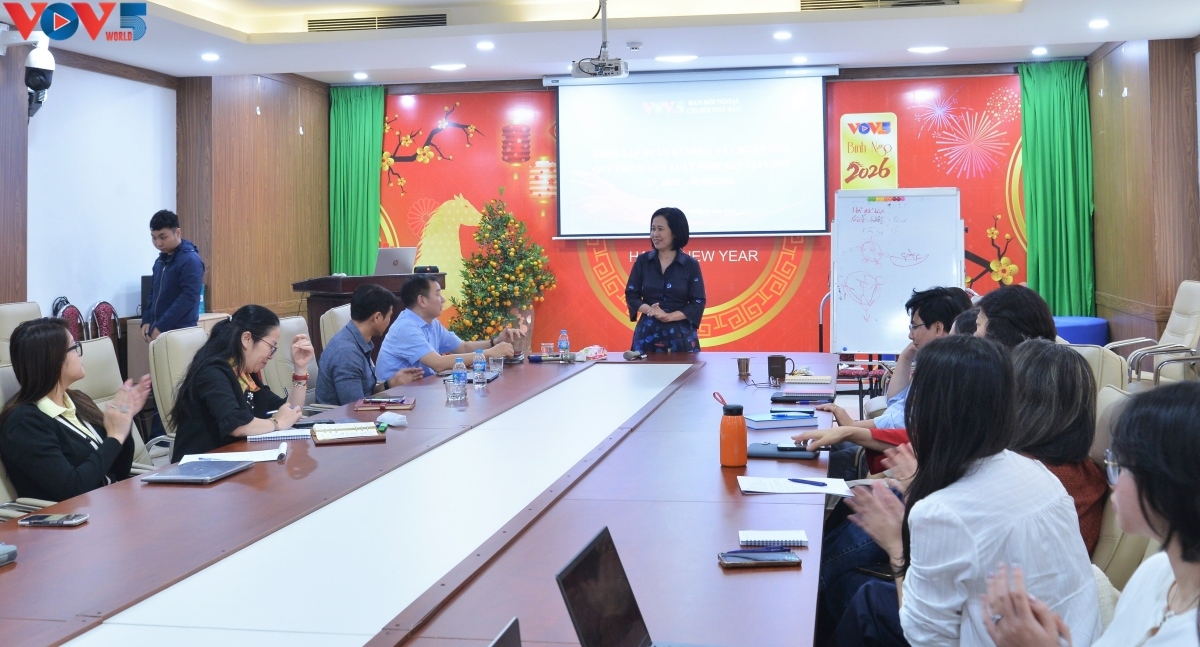Những năm gần đây, Ban Đối ngoại, Đài Tiếng nói Việt Nam đã đẩy mạnh tổ chức các khóa tập huấn về nghiệp vụ và ứng dụng công nghệ số, giúp phóng viên, biên tập viên nâng cao kỹ năng tác nghiệp, đáp ứng yêu cầu đổi mới của báo chí hiện đại. Ảnh: Lệ Chi/VOV5