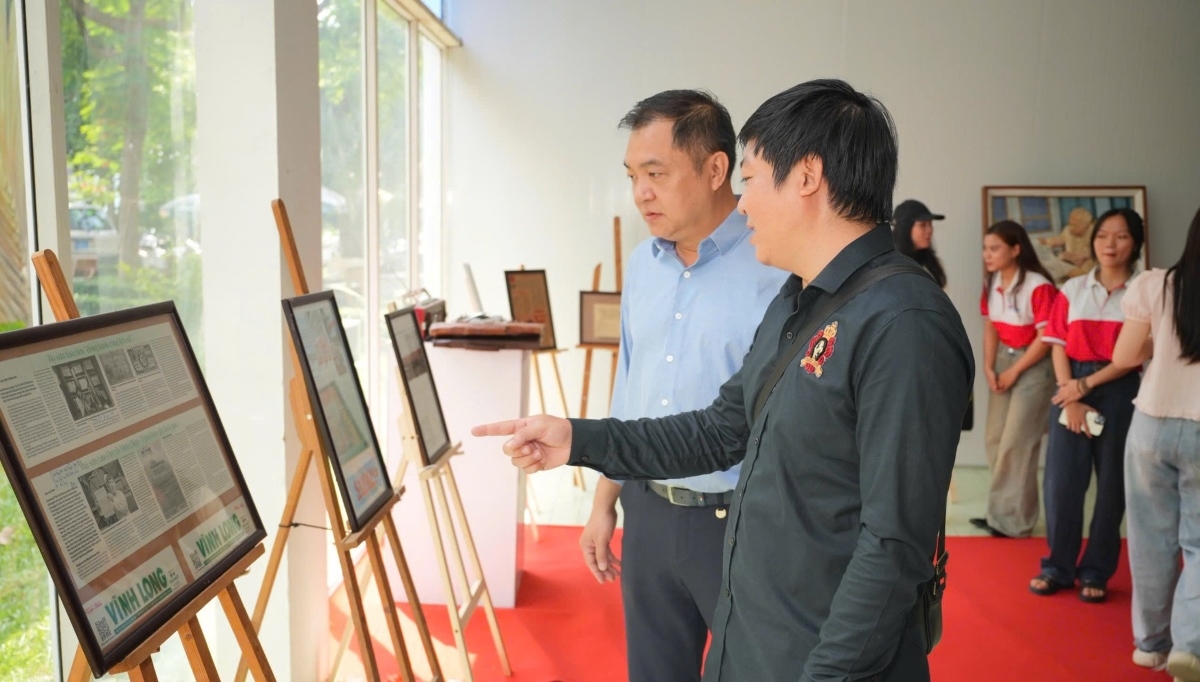 Nhiều hiện vật quý giá về báo chí cách mạng được trưng bày tại triển lãm chuyên đề báo chí xưa với chủ đề “50 năm Thành phố mang tên Bác trong dòng chảy báo chí cách mạng”. Ảnh: Ban tổ chức