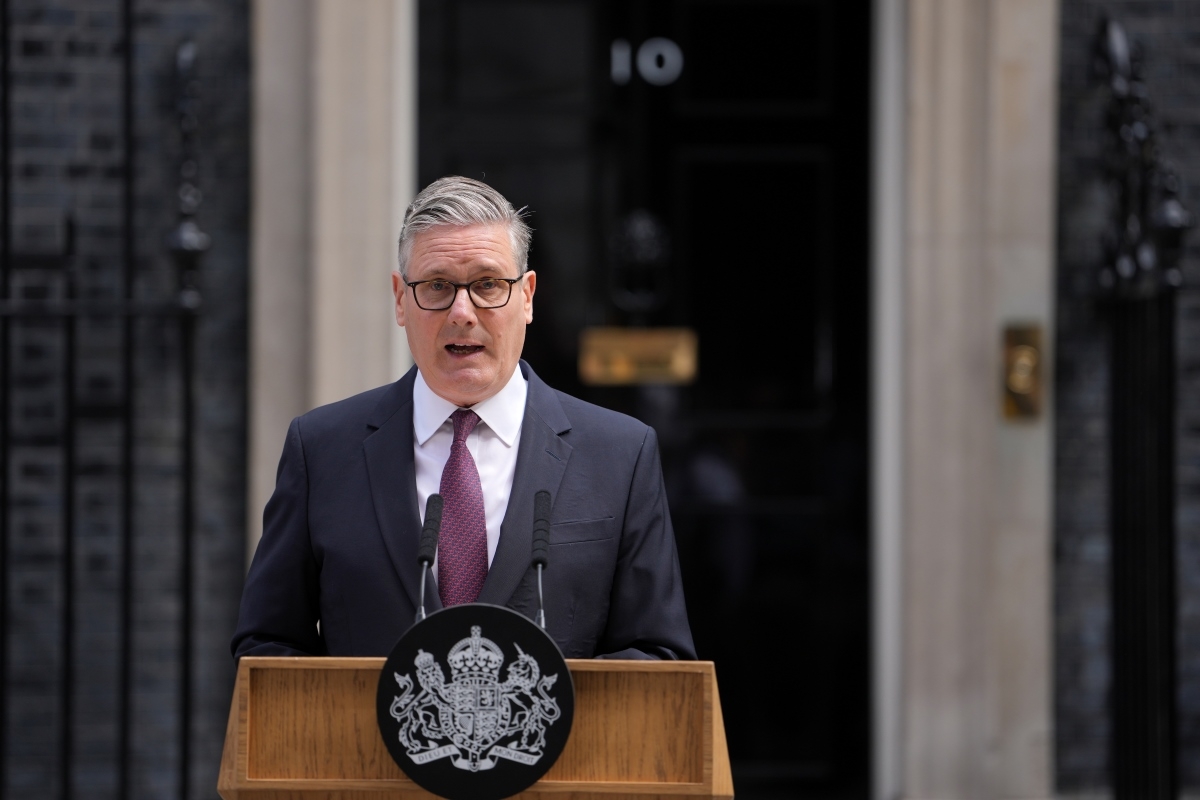 Le Premier ministre britannique, Keir Starmer, annonce sa démission devant les médias au 10 Downing Street, à Londres, le 22 juin 2026.  Photo: AP/Kin Cheung