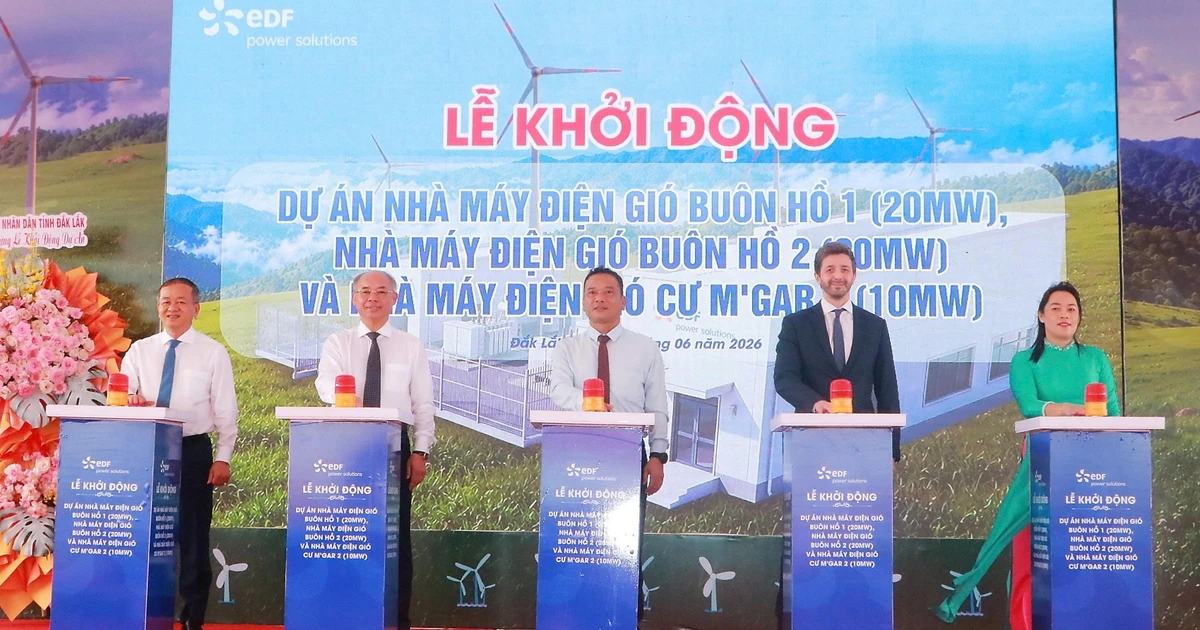 Delegates kickstart the construction of the wind power plants in Dak Lak province on June 24, 2026. (Photo: The Hung)