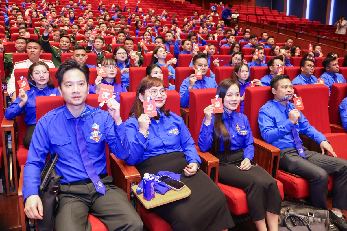 ກອງ​ປະ​ຊຸມ​ໃຫຍ່​ຮັບ​ລົງ​ຄະ​ແນນ​ສຽງ​ຮັບ​ຮອງ​ເອົາ​ກົດ​ລະ​ບຽບ​ການ​ເຮັດ​ວຽກ​ຂອງ​ກອງ​ປະ​ຊຸມ​ໃຫຍ່ (ພາບ: VOV)