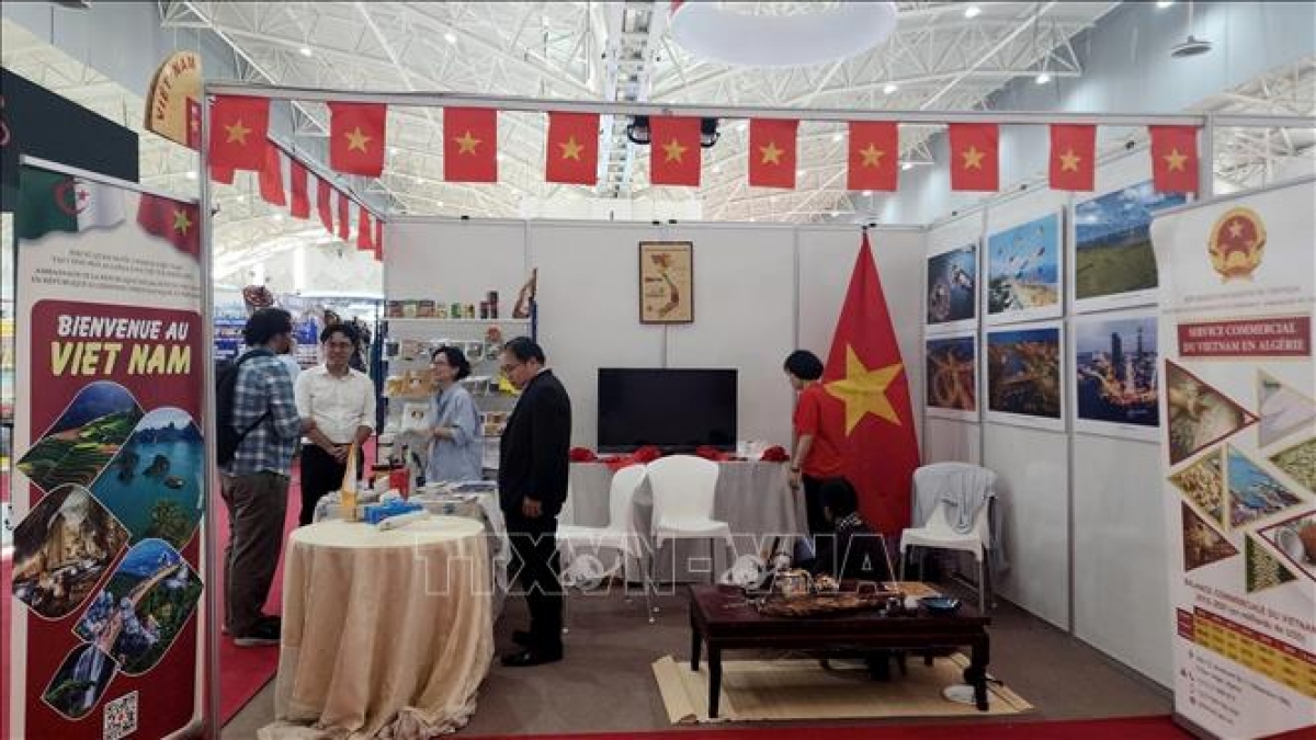 El stand de Vietnam en la Feria Internacional de Argel 2026. Foto: Manh Hung/VNA