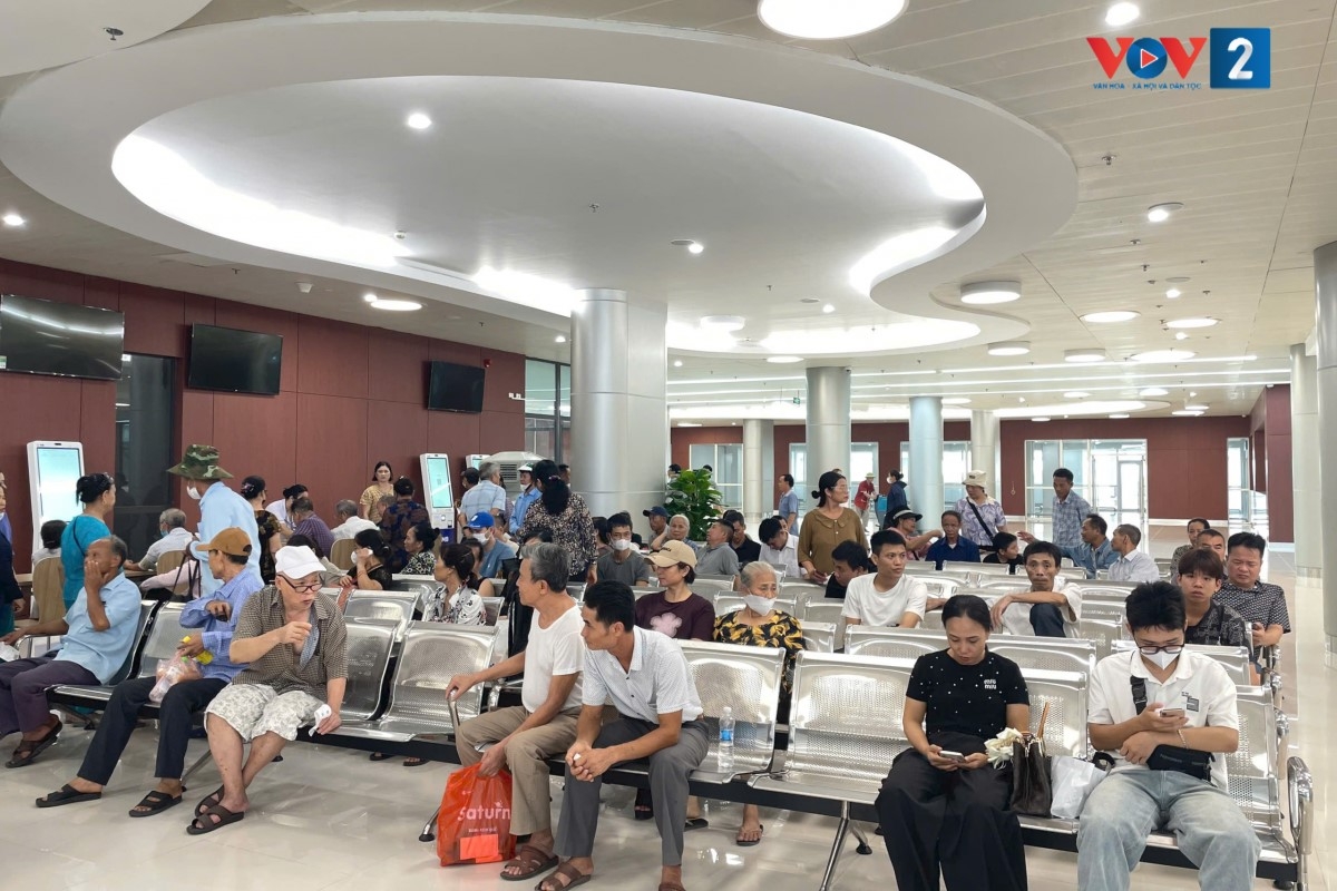 Pada 26 Juni, rumah sakit telah melayani hampir 1.500 kunjungan pemeriksaan kesehatan bagi warga Provinsi Ninh Binh dan wilayah sekitarnya. Foto: Phuong Thao/VOV2