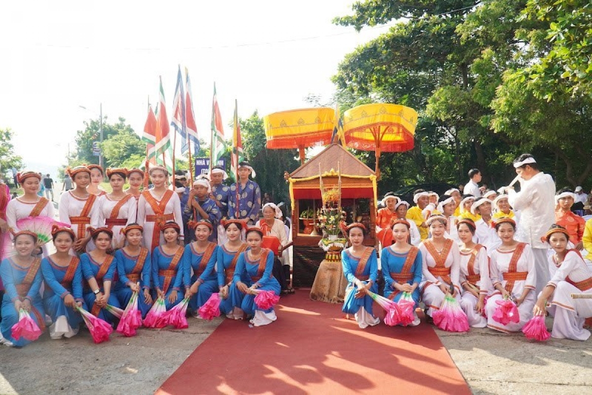 The festival is an opportunity for the Cham people to continue preserving and strongly promoting their traditional cultural values. (Photo: baovanhoa.vn)