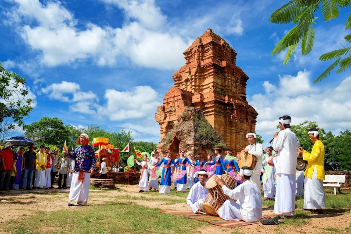 Cham people celebrate the Kate festival. (Photo: baovanhoa.vn)