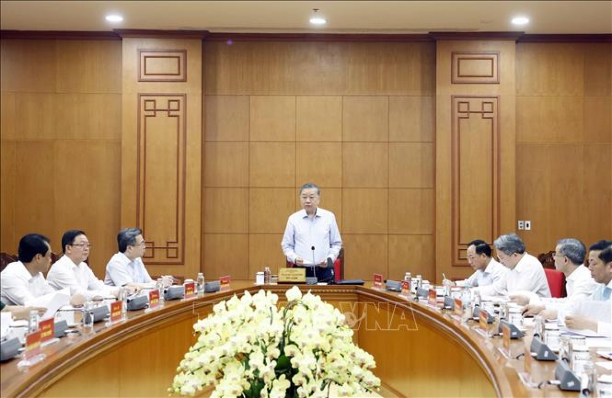 苏林总书记、国家主席主持召开与政府党委及相关机构的工作会议，讨论从现在到2026年底台风、洪水预防及应对气候变化工作。