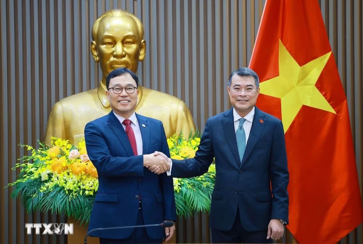 Thủ tướng Lê Minh Hưng tiếp ông Choi Young Sam, Đại sứ Hàn Quốc tại Việt Nam đến chào từ biệt nhân dịp kết thúc nhiệm kỳ công tác. Ảnh: Dương Giang/TTXVN