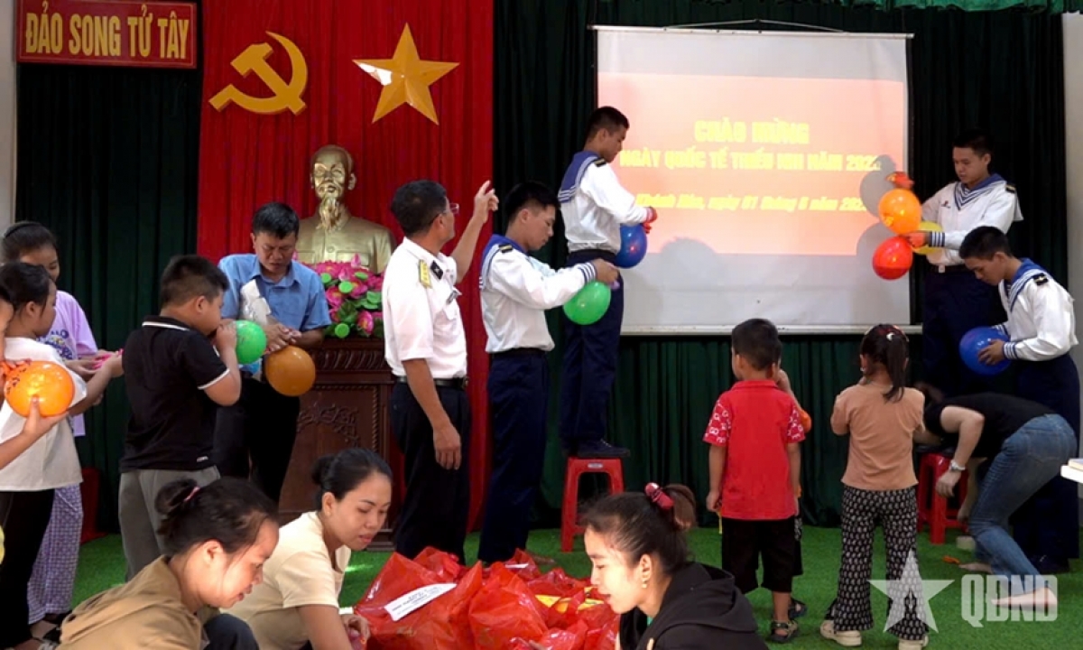 Không khí rộn ràng chào đón Ngày Quốc tế thiếu nhi tại đảo Song Tử Tây. Ảnh: qdnd.vn