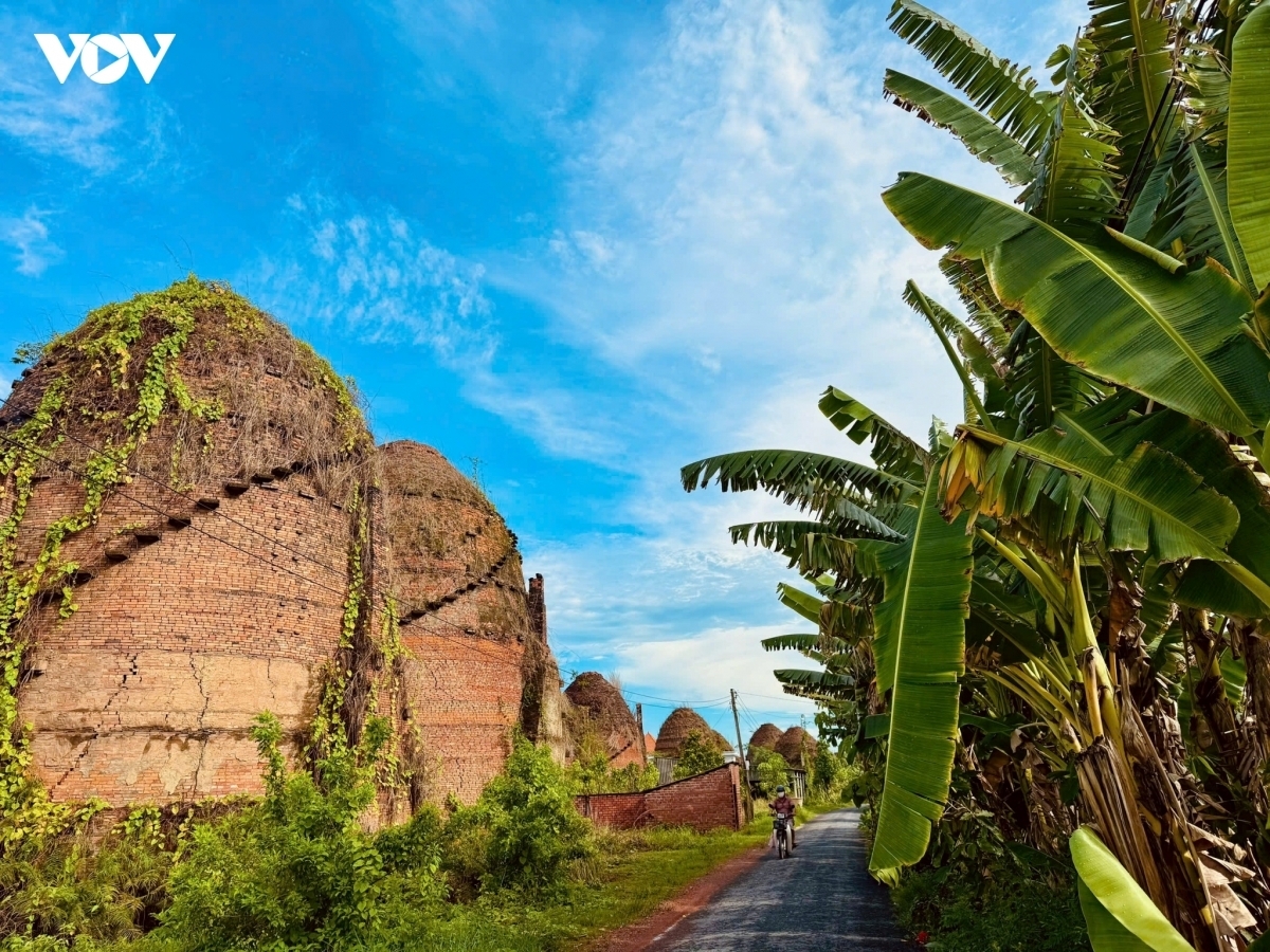 These kilns stood the test of time and are now symbols of Vinh Longt brick makers' craftsmanship, ingenuity, and dedication. (Photo: Hai Nam/VOV)