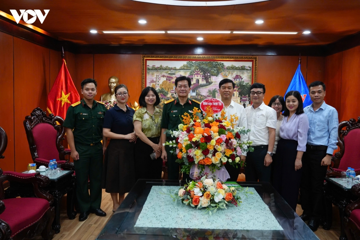 Đại tá Phạm Đình Sáng, Phó Chủ nhiệm Chính trị Bệnh viện Trung ương Quân đội 108 gửi lời chúc mừng tốt đẹp tới tập thể lãnh đạo, cán bộ, phóng viên, biên tập viên, người lao động của VOV, đồng thời bày tỏ mong muốn VOV tiếp tục phát huy truyền thống, đổi mới, nâng cao chất lượng các chương trình, giữ vững vai trò là cơ quan truyền thông chủ lực của quốc gia, đồng hành cùng sự nghiệp xây dựng và bảo vệ Tổ quốc.