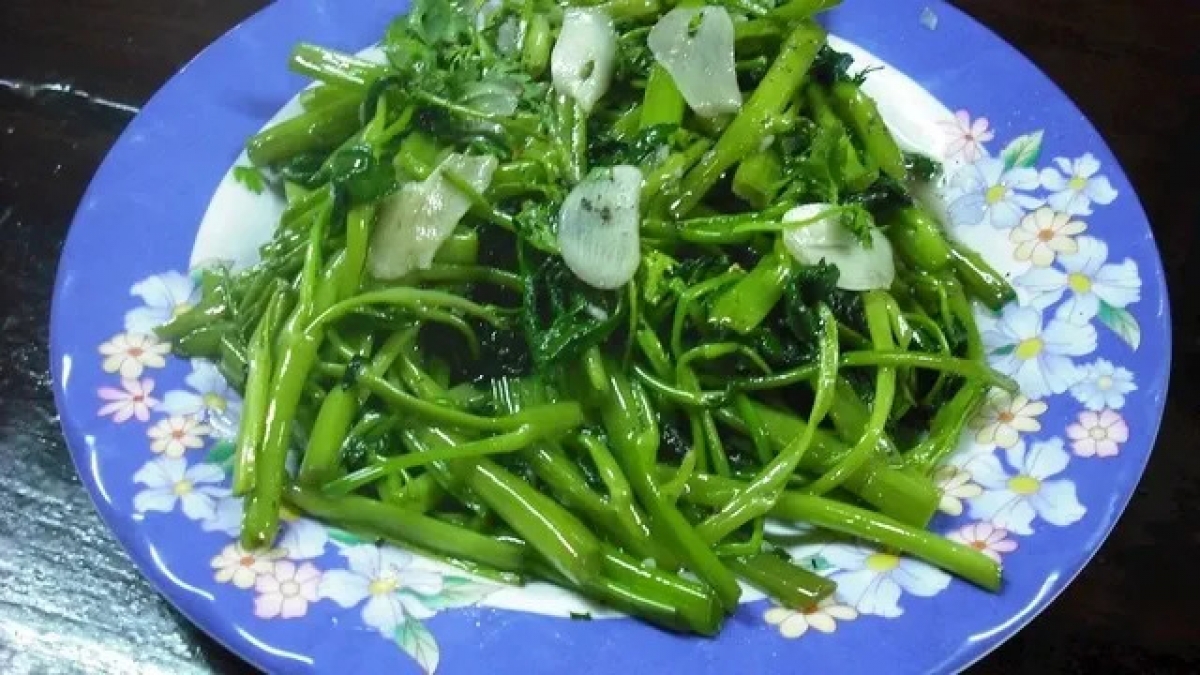 ผักบุ้งผัดกระเทียม